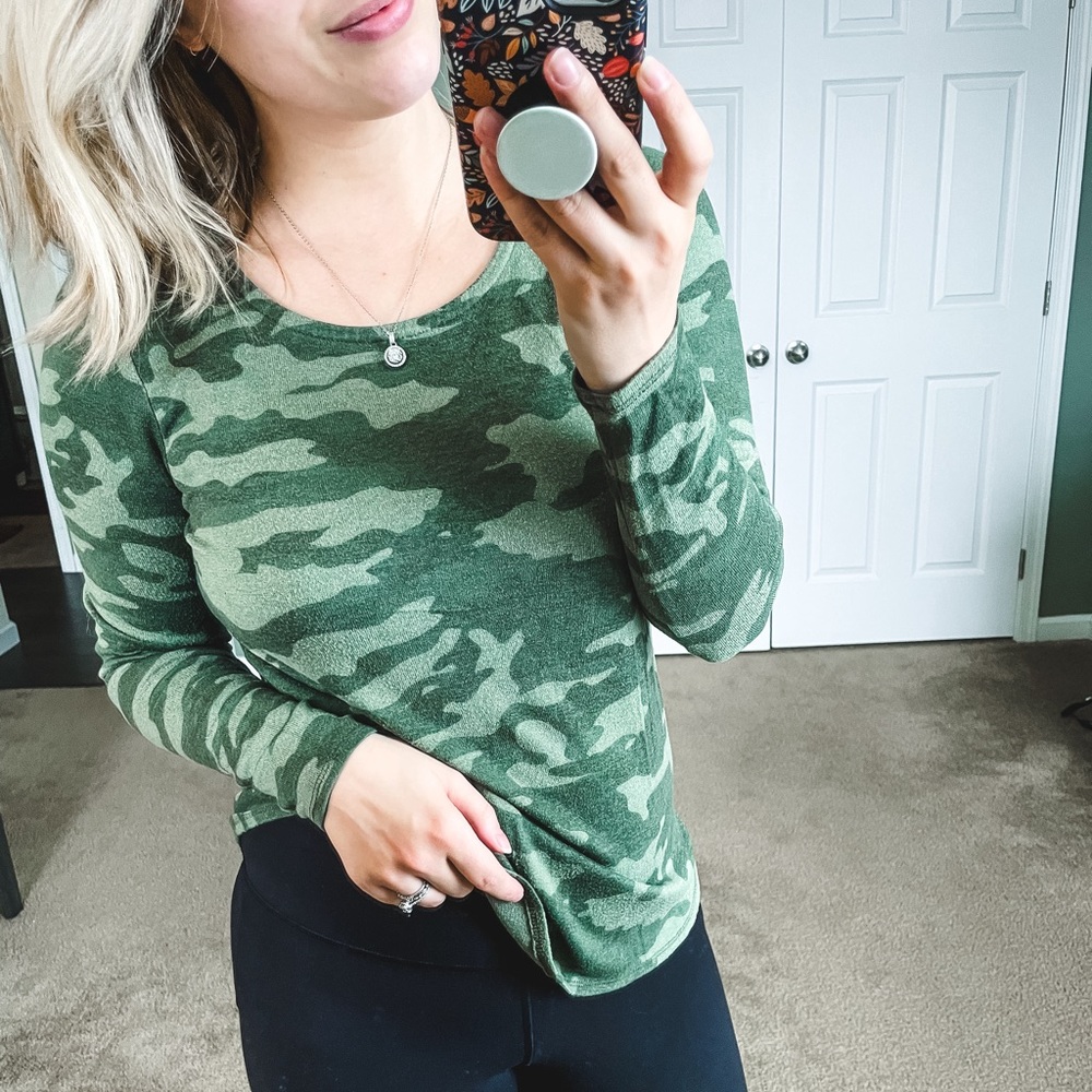 Old Navy Long Sleeve Camo Tee Shirt XS
